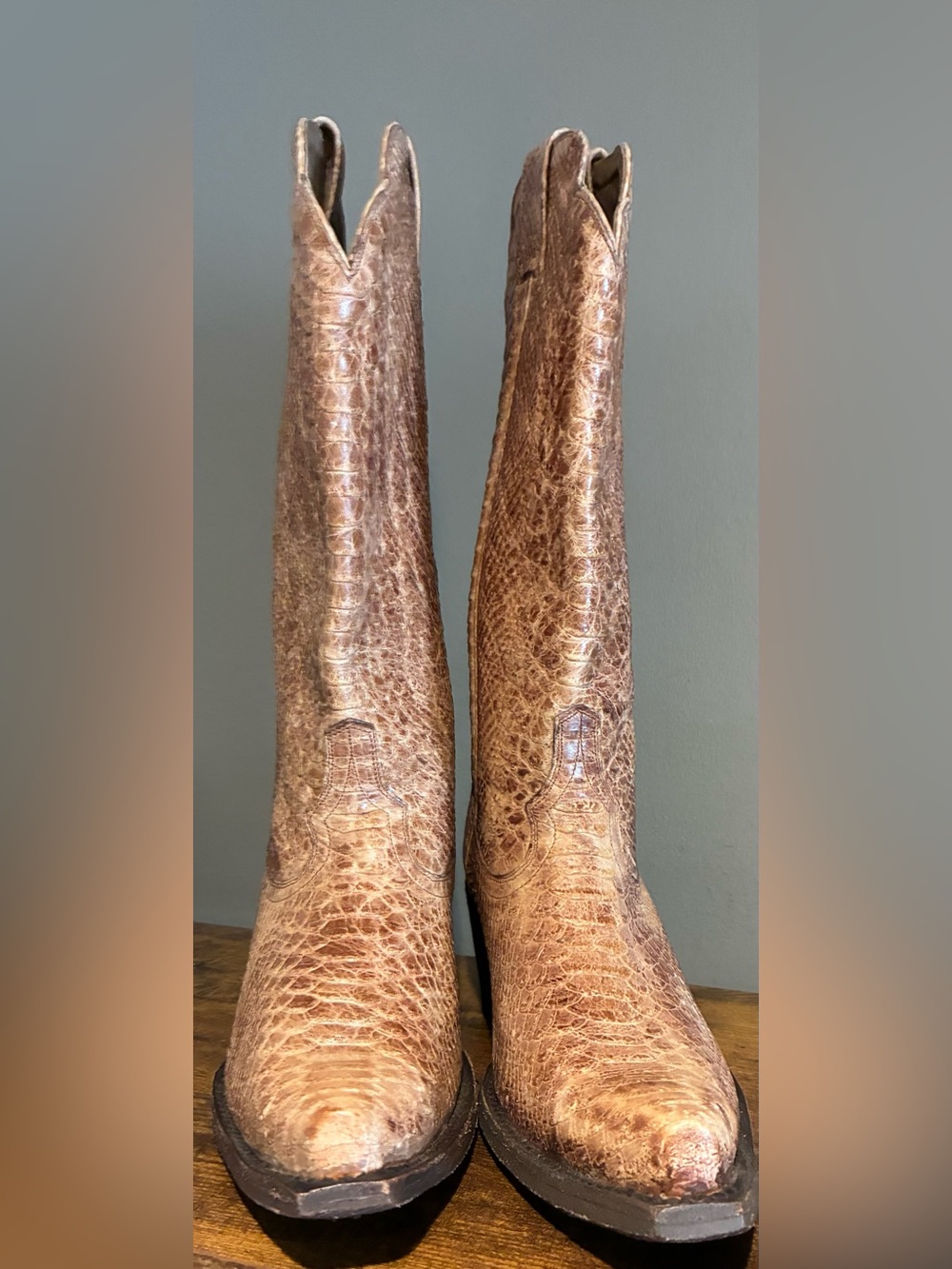 Idyllwind Women’s Distressed Snakeskin Print Western Cowboy Boots Tan SZ 9